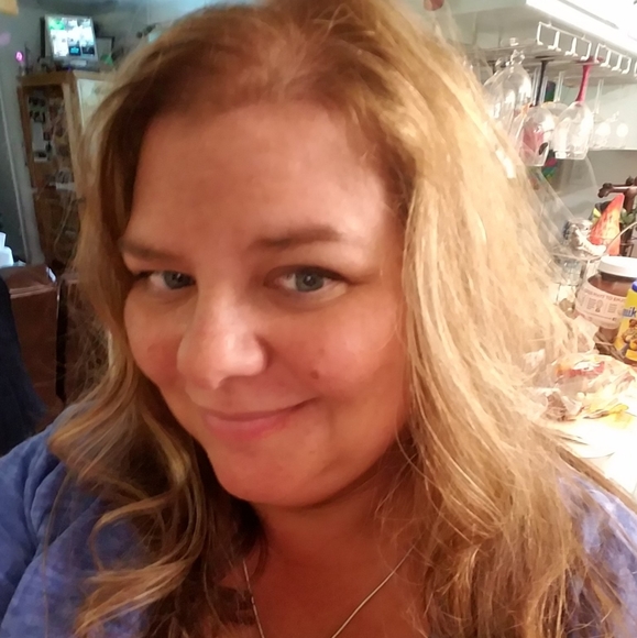 Meet your Posher, Sarah - Picture 2 of 5